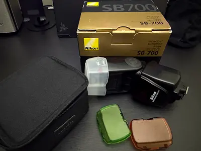 Flash - Nikon SB-700 AF Speedlight
