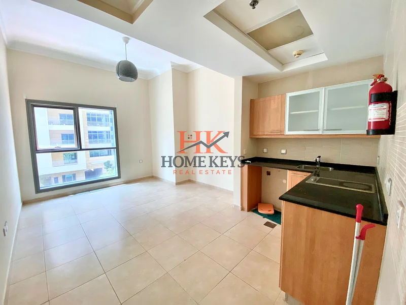 Ready to Move in Studio | 8 mins walk to Metro | AC Free64210693442562110