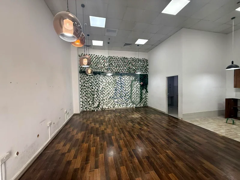 Specious Shop / Ready or Occupancy / Backside shop64068009925763111