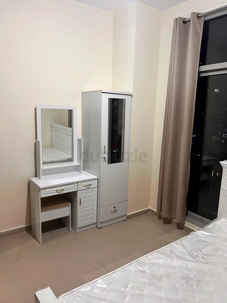 غرفة رئيسية مع شرفة في تكوم64047868029441110