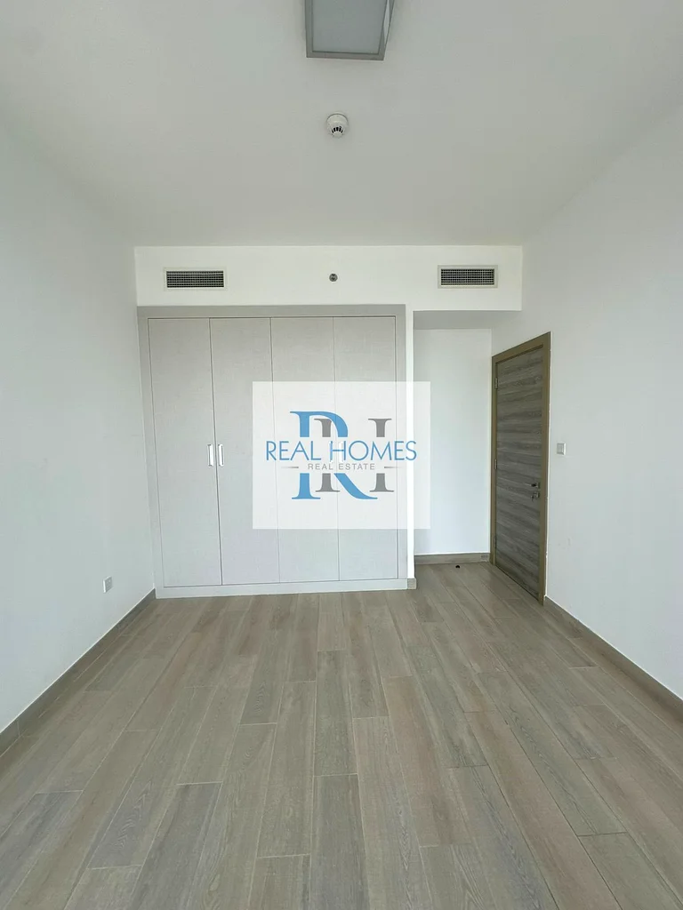 Corner Unit | Ready To Move | Bright64179991426433112