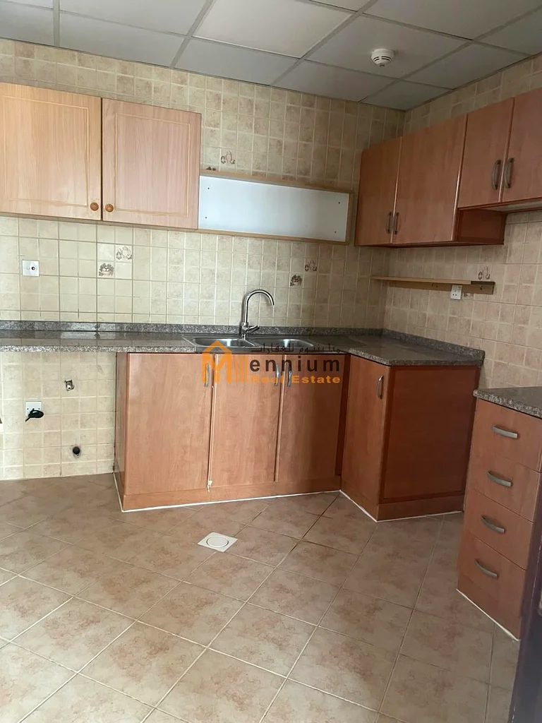 للإيجار، غرفة وصالة مع موقف سيارة، برج سانلايت64203532719618112