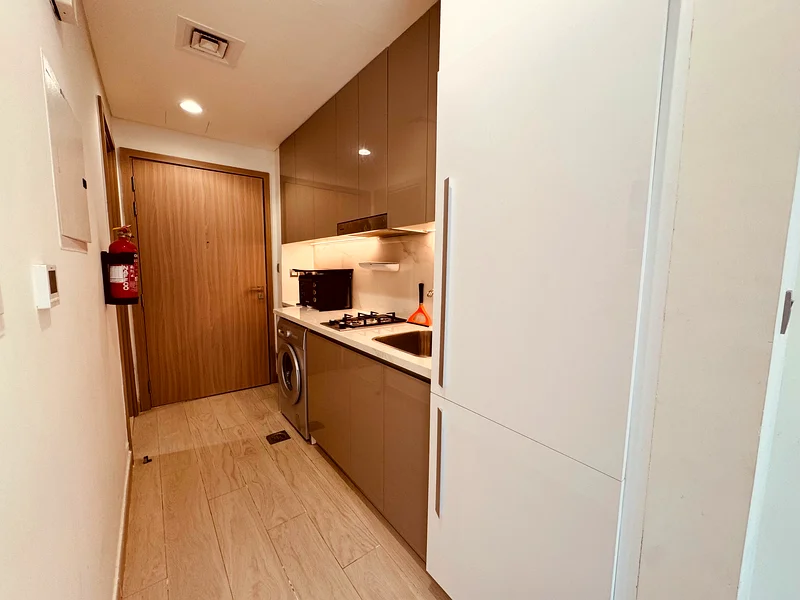 STUDIO WITH POOL AND BOULEVARD VIEW // CHILLER FREE AND FITTED KITCHEN64153197323137114