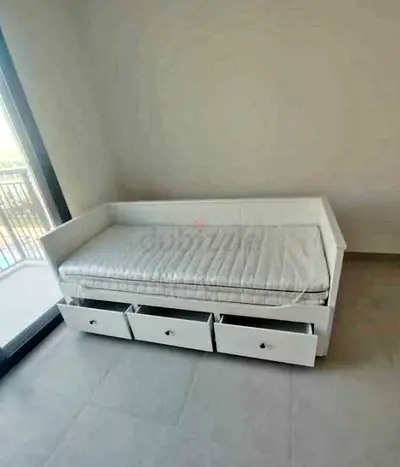 ‎IKEA hamness Day bed with 3 storage drawers underneath and with 2 IKEA mattresses