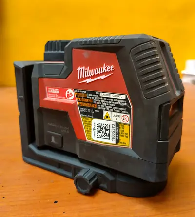 MILWAUKEE CROSS LINE LASER 4V