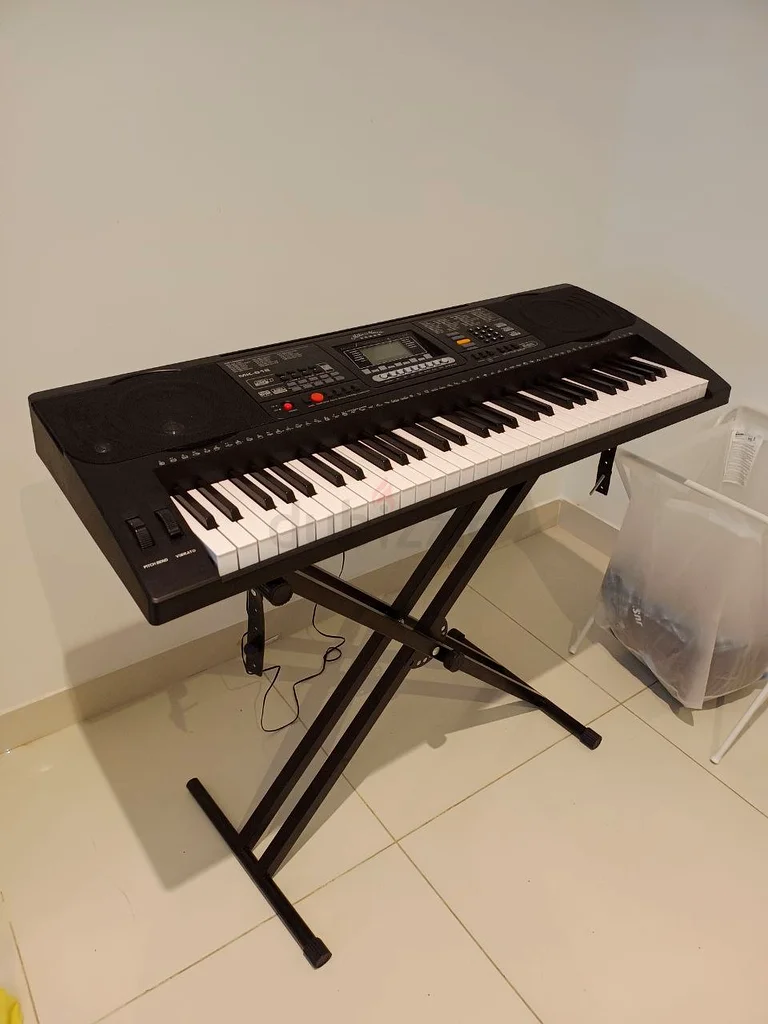 MEIKI PROFESSIONAL ELECTRONIC KEYBOARD 61 KEYS MK812 with Stand