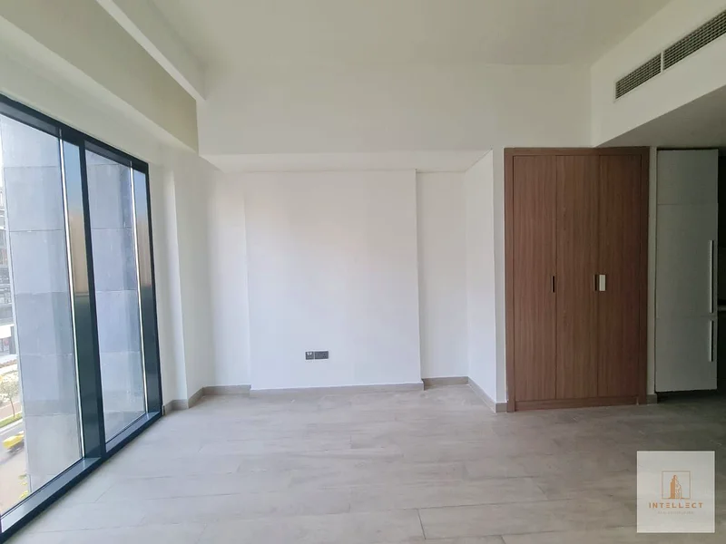 استوديو شبه مفروش بحجم كبير وإطلالة على البوليفارد وتصميم عصري وطابق متوسط ومطبخ مجهز وإطلالة مفتوحة64153197165313113
