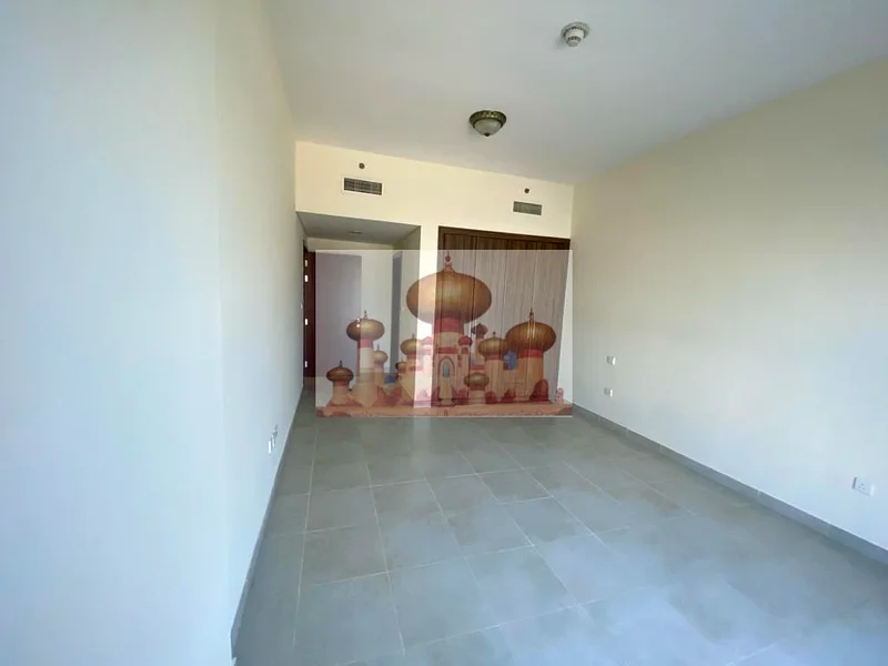 شقة كبيرة جاهزة للانتقال فورًا بغرفة نوم واحدة مع شرفة للإيجار في Queue Point64218650702467111