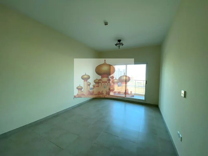 شقة كبيرة جاهزة للانتقال فورًا بغرفة نوم واحدة مع شرفة للإيجار في Queue Point64218650702467112