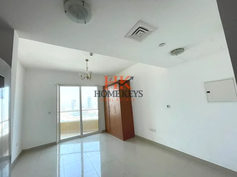 شاغرة جاهزة للانتقال | غير مفروشة | ستوديو مع موقف سيارات | على البحيرة | إمبيز64217355618563111