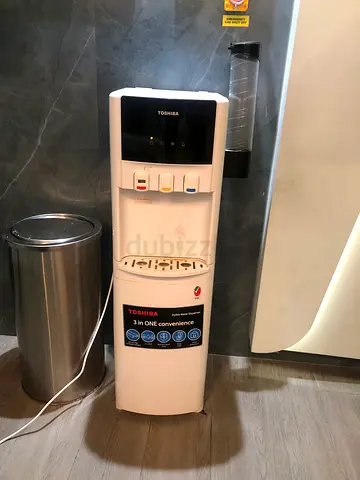 Bottom load water dispenser