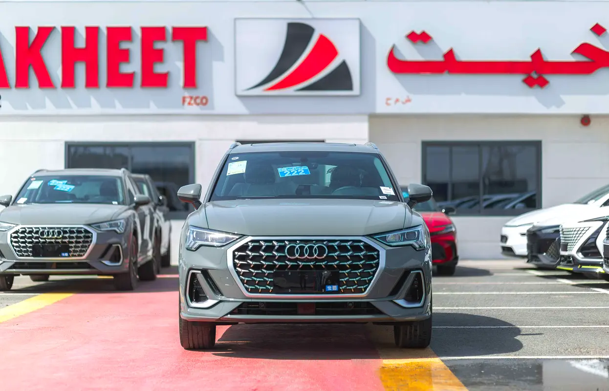 Audi Q3 2025 — photo 1 of 19