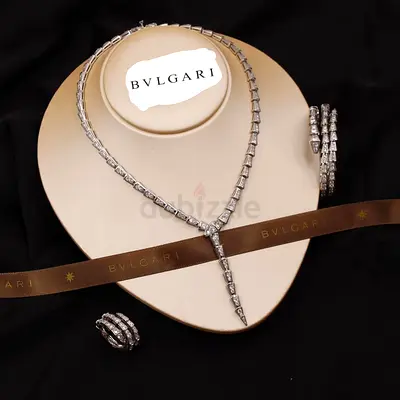 Elegance Redefined: Stunning BVLGARI Jewelry Set