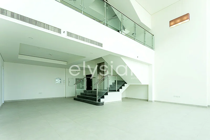 Private Pool and Lift I Triplex | Vacant64407238553729113