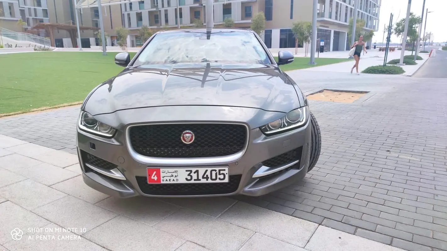 Jaguar XE 2016 — photo 1 of 10