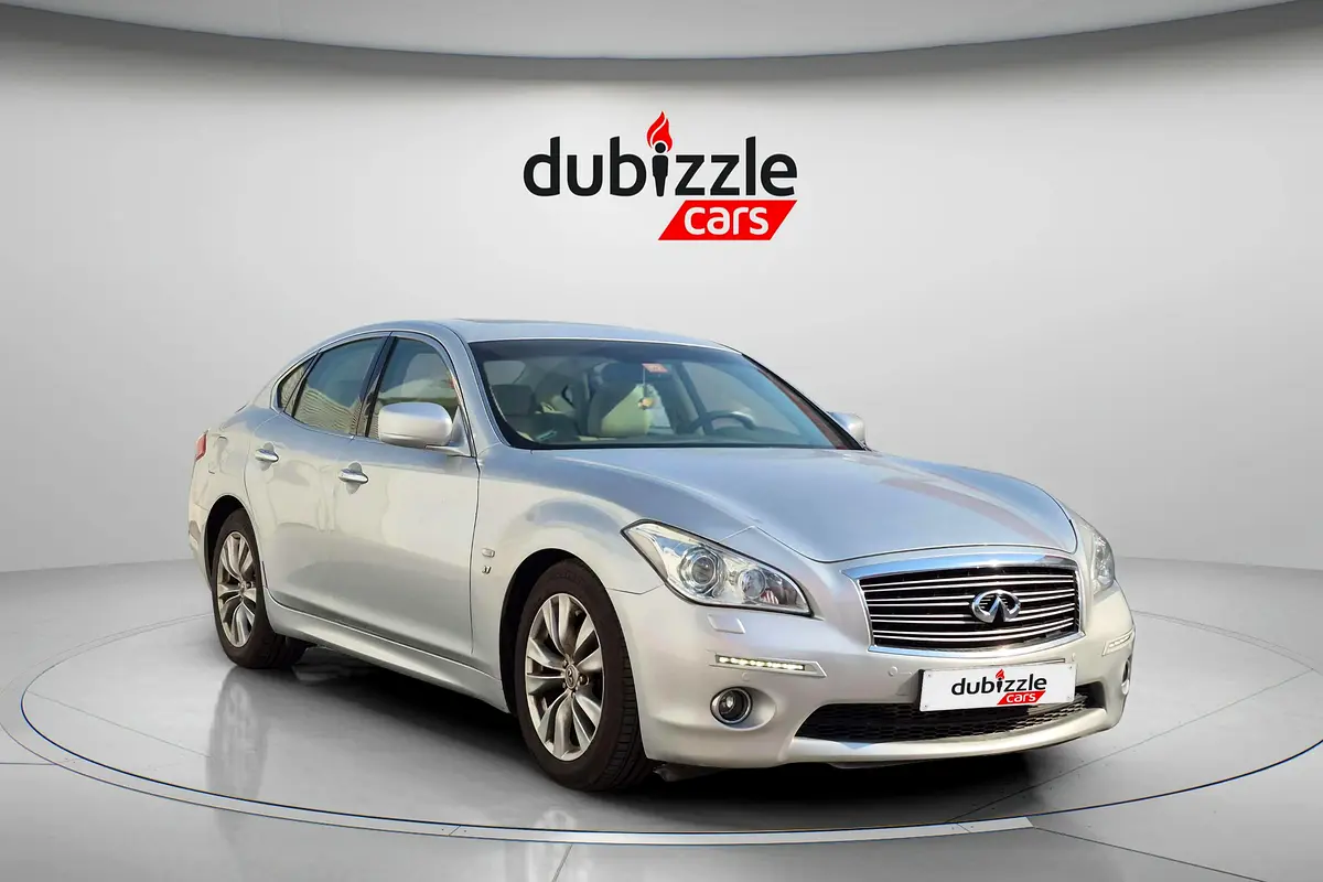 Infiniti Q70 2015 — photo 1 of 12