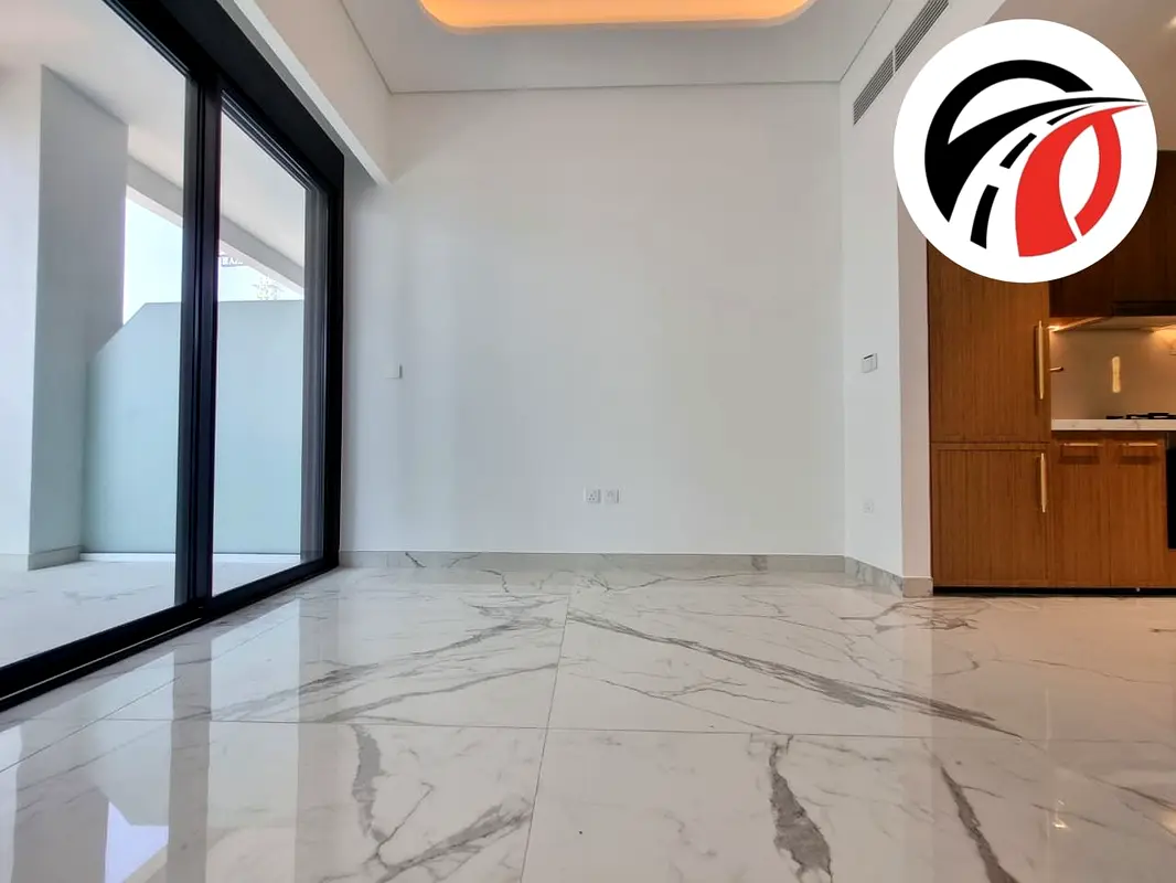 استوديو متاح للإيجار بسعر ٥٢٠٠٠