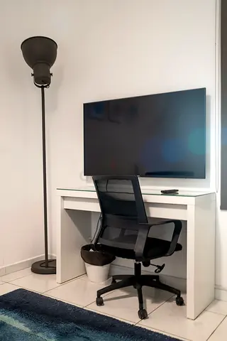 Spacious Private Room – Shared Apartment