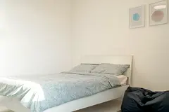Spacious Private Room – Shared Apartment