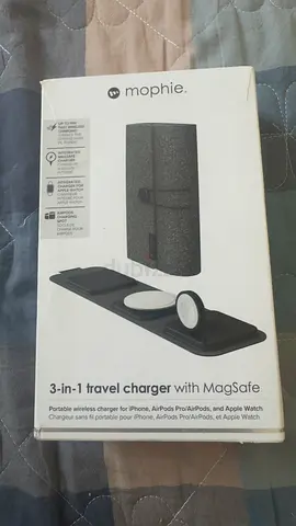mophie 3-in-1 Travel Charger with MagSaf