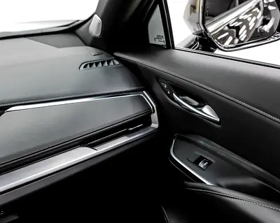 2025 Cadillac XT4 — фото 13