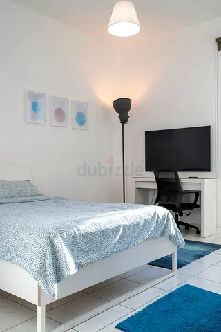 Spacious Private Room – Shared Apartment