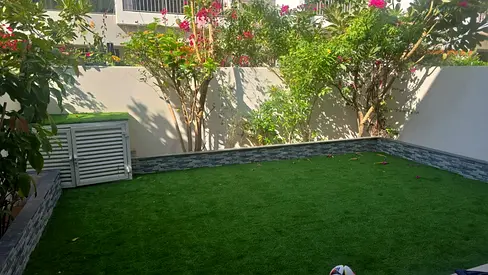 Artificial grass / landscaping grass