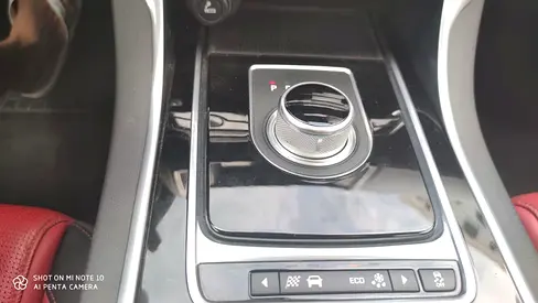 صورة 8 لـ 2016 Jaguar XE