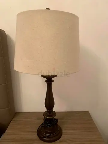 Charming Round Nightstand Lamp in Excellent Condition - Home Center