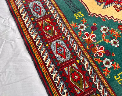 Vintage 132 x 188 cm Handmade Stunning Kazak Carpet 30U