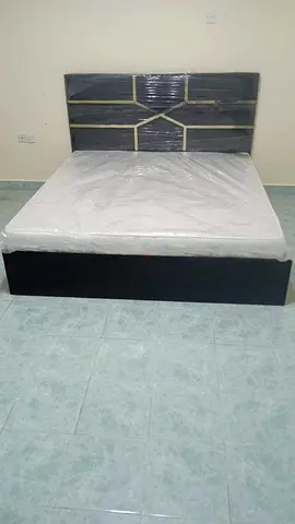 Queen Size Bed with mattress 150x190 cm
