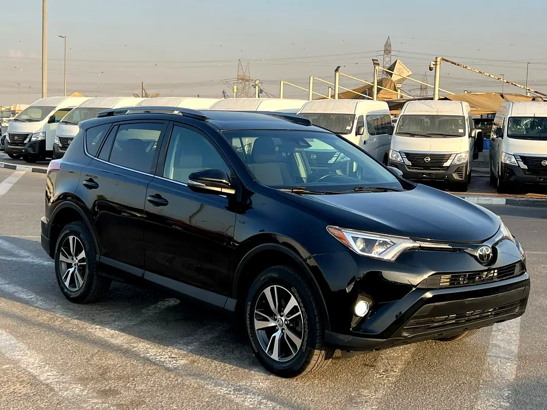 Toyota Rav 4 2018 — photo 1 of 20