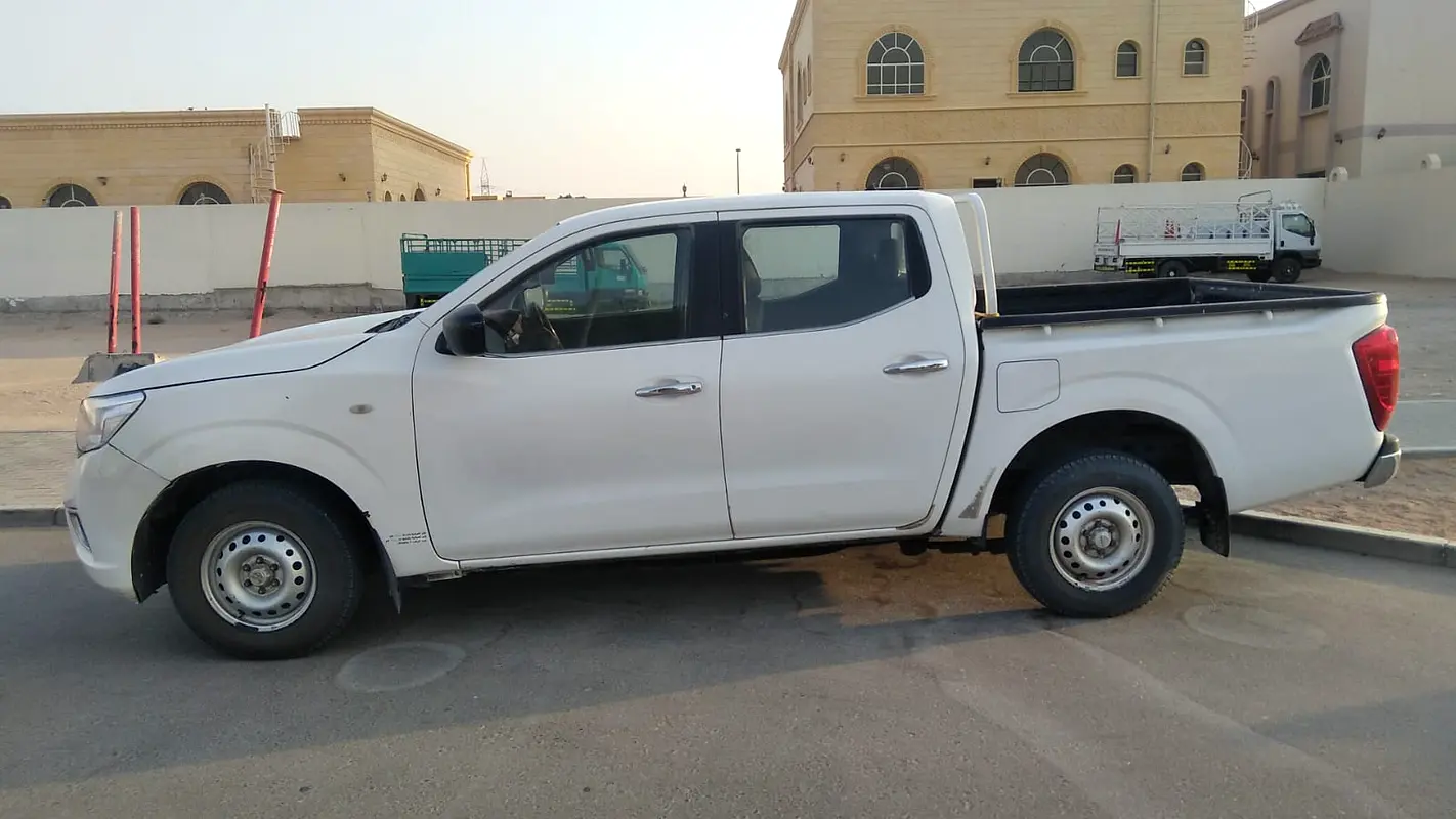 Nissan Navara 2017 — photo 1 of 6