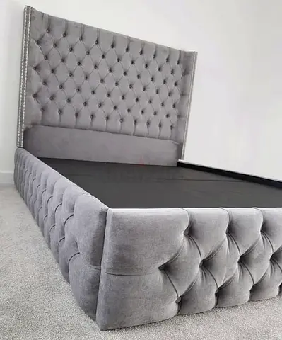 Elegant Grey Upholstered Bed - Modern Design for Stylish Bedrooms