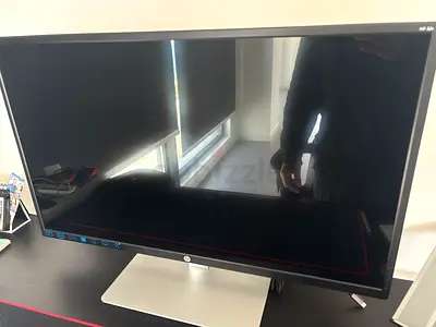 HP Monitor - Perfect for Work and Entertainment! 32 inches in perfect condition