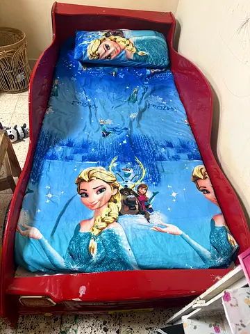 Urgent sale !!! Kids Race Car Bed without mattress