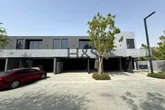 Stylish Mid Townhouse | 4 Bedrooms | Perfect Blend of Comfort &amp; Value