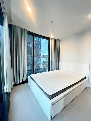 Malam king size bed 180/200cm bed , 2 storage drawers underneath and with Ikea mattress