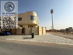 فيلا كورنر | مساحه واسعه | 5 غرف + خادمه | حوش