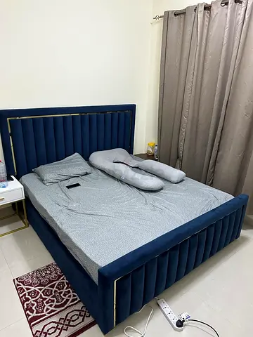Stylish and Comfortable Bed Set for Sale