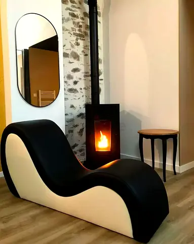 Stylish Curved Chaise Lounge for Ultimate Comfort