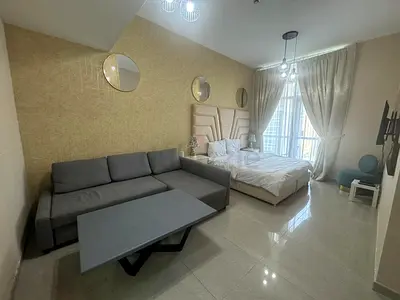 NO COMMISSION, Marina Luxury master bedroom with balcony , walking distance tram and metro station