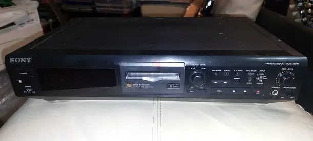 SONY MINIDISC PLAYER  RECORDER WITH QUEEN M.D.