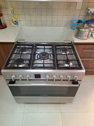 Bosch Gas cooker 90x60cm 5 barner oven with fan digital display 90x60cm 5 barner