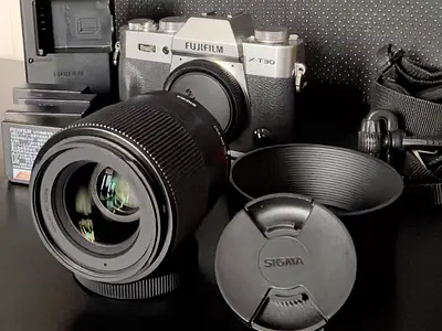 FUJIFILM MIRRORLESS X-T30 (II) BODY SILVER with 30MM 1.4F SIGMA LENSE