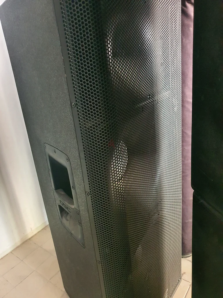 Qsc kw153 3-way speaker for Sale dubizzle Ras al Khaimah