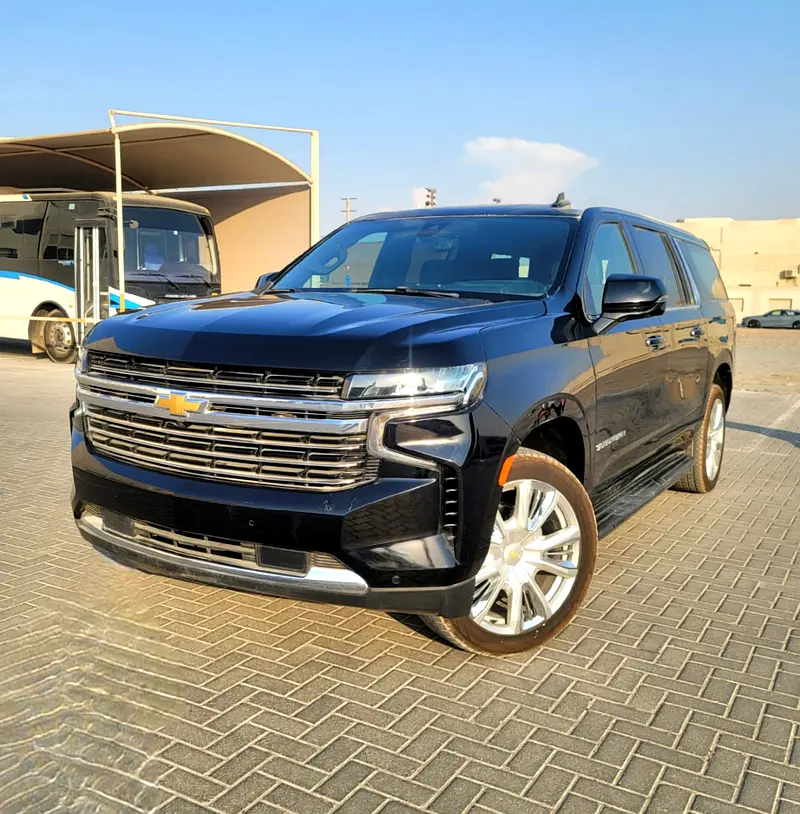 Chevrolet Suburban 2022 — photo 1 of 13