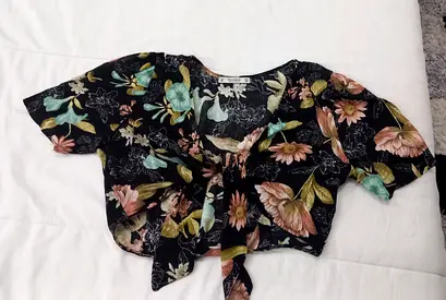 Chic Floral Print Crop Top - Perfect for Summer Style!