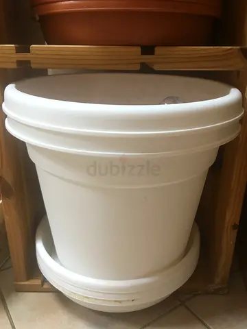 Terracotta 2 pots + 2 plate ..  10”