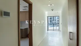 Luxury Beach Apartment | Direct Access to Shoreline | Move-In Ready | Resale